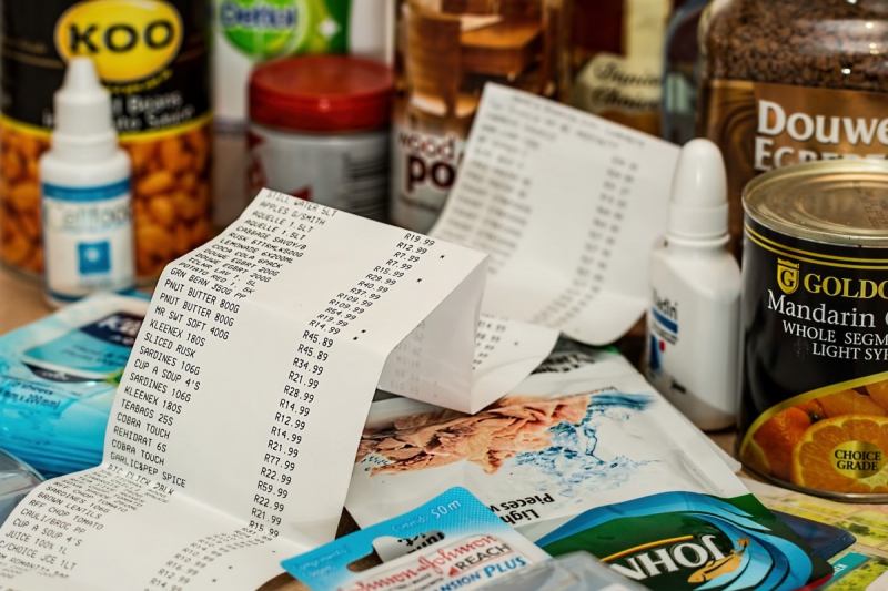 magasin-LE VAL-min_shopping_spending_till_slip_purchase_retail_shop_buy_customer-704023